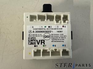 Gebruikte Centrale Deurvergrendelings Module Mercedes C (W205) C-350 e 2.0 16V Prijs € 19,95 Margeregeling aangeboden door Sterparts Mercedes specialist