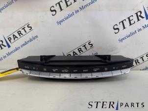 Gebruikte Airco bedieningspaneel Mercedes S (W221) 3.0 S-320 CDI 24V Prijs € 94,50 Margeregeling aangeboden door Sterparts Mercedes specialist