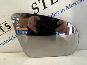 Gebruikte Spiegelglas rechts Mercedes C (W205) C-180 1.6 16V Prijs € 34,95 Margeregeling aangeboden door Sterparts Mercedes specialist