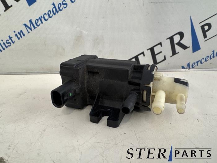 Gebruikte Turbodrukregelaar Mercedes E (W213) E-300de 2.0 Turbo 16V 4-Matic Prijs € 24,95 Margeregeling aangeboden door Sterparts Mercedes specialist
