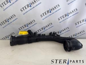 Gebruikte Luchtinlaat slang Mercedes A (177.0) 2.0 A-35 AMG Turbo 16V 4Matic Prijs € 49,50 Margeregeling aangeboden door Sterparts Mercedes specialist