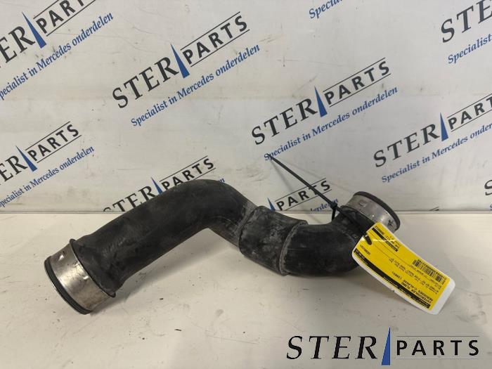 Gebruikte Intercooler Slang Mercedes C (W203) 2.2 C-200 CDI 16V Prijs € 24,95 Margeregeling aangeboden door Sterparts Mercedes specialist