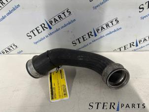 Gebruikte Intercooler Slang Mercedes E (W210) 3.2 E-320 CDI 24V Prijs € 24,95 Margeregeling aangeboden door Sterparts Mercedes specialist