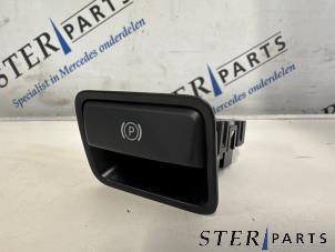 Gebruikte Schakelaar handrem Mercedes B (W246) Electric Drive Prijs € 14,95 Margeregeling aangeboden door Sterparts Mercedes specialist