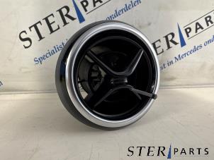 Gebruikte Luchtrooster Dashboard Mercedes B (W246) Electric Drive Prijs € 24,95 Margeregeling aangeboden door Sterparts Mercedes specialist