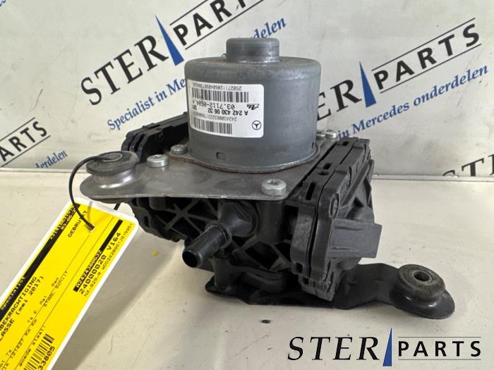 Gebruikte Vacuumpomp Rembekrachtiging Mercedes B (W246/W242) B-250 e Prijs € 174,50 Margeregeling aangeboden door Sterparts Mercedes specialist