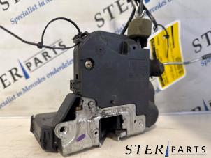 Gebruikte Deurslot Mechaniek 4Deurs rechts-voor Mercedes E Combi (S211) 3.2 E-320 CDI 24V Prijs € 74,50 Margeregeling aangeboden door Sterparts Mercedes specialist