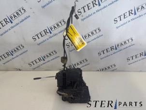 Gebruikte Deurslot Mechaniek 4Deurs rechts-voor Mercedes E Combi (S211) 3.2 E-320 CDI 24V Prijs € 74,50 Margeregeling aangeboden door Sterparts Mercedes specialist