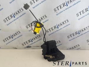 Gebruikte Deurslot Mechaniek 4Deurs rechts-voor Mercedes E Combi (S211) 3.2 E-320 CDI 24V Prijs € 74,50 Margeregeling aangeboden door Sterparts Mercedes specialist