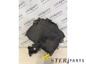 Gebruikte Luchtfilterhuis Mercedes SL (R231) 350 CGI 3.5 V6 24V Prijs € 99,50 Margeregeling aangeboden door Sterparts Mercedes specialist