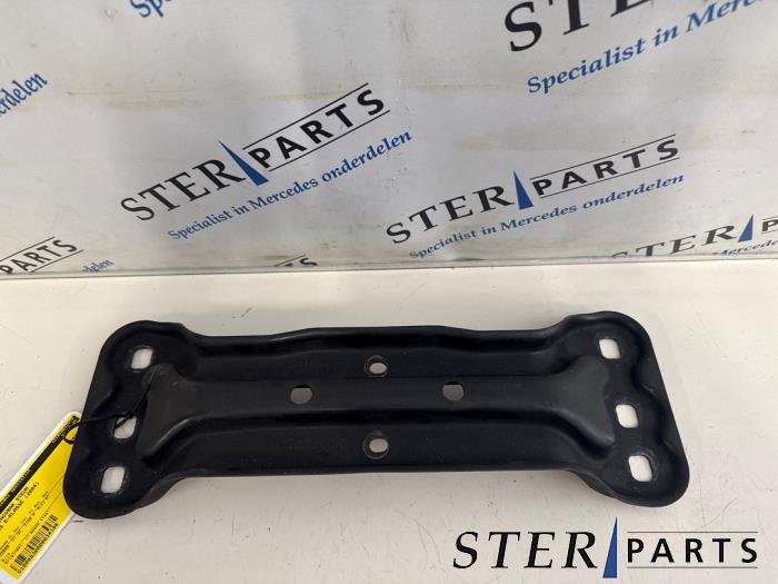 Gebruikte Versnellingsbak Steun Mercedes E (W211) 2.2 E-200 CDI 16V Prijs € 14,95 Margeregeling aangeboden door Sterparts Mercedes specialist