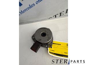 Gebruikte Sensor Nokkenas Mercedes C (W203) 1.8 C-180K 16V Prijs € 24,95 Margeregeling aangeboden door Sterparts Mercedes specialist