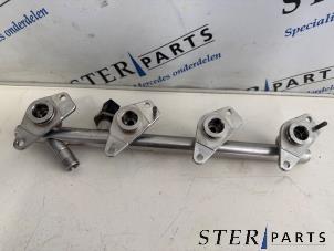 Gebruikte Injector brug Mercedes C (C205) C-300 2.0 Turbo 16V Prijs € 49,50 Margeregeling aangeboden door Sterparts Mercedes specialist