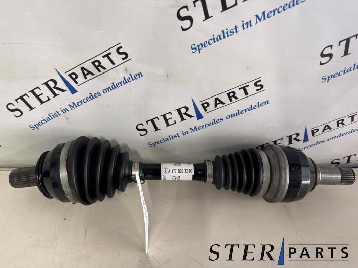 Gebruikte Aandrijfas links-voor Mercedes A (177.0) 1.5 A-180d Prijs € 477,95 Inclusief btw aangeboden door Sterparts Mercedes specialist