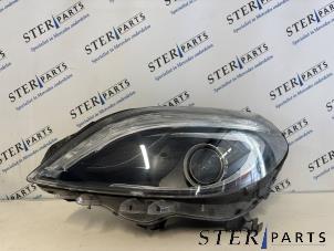 Gebruikte Linker Koplamp Mercedes B (W246) 1.6 B-180 BlueEFFICIENCY Turbo 16V Prijs € 295,00 Margeregeling aangeboden door Sterparts Mercedes specialist