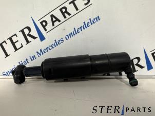 Gebruikte Koplamp Sproeier Mercedes C Estate (S204) 1.8 C-250 CGI 16V Prijs € 19,95 Margeregeling aangeboden door Sterparts Mercedes specialist