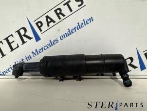 Gebruikte Koplamp Sproeier Mercedes C Estate (S204) 1.8 C-180 CGI 16V Prijs € 19,95 Margeregeling aangeboden door Sterparts Mercedes specialist