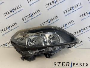 Gebruikte Koplamp rechts Mercedes B (W246) 1.6 B-180 BlueEFFICIENCY Turbo 16V Prijs € 94,50 Margeregeling aangeboden door Sterparts Mercedes specialist