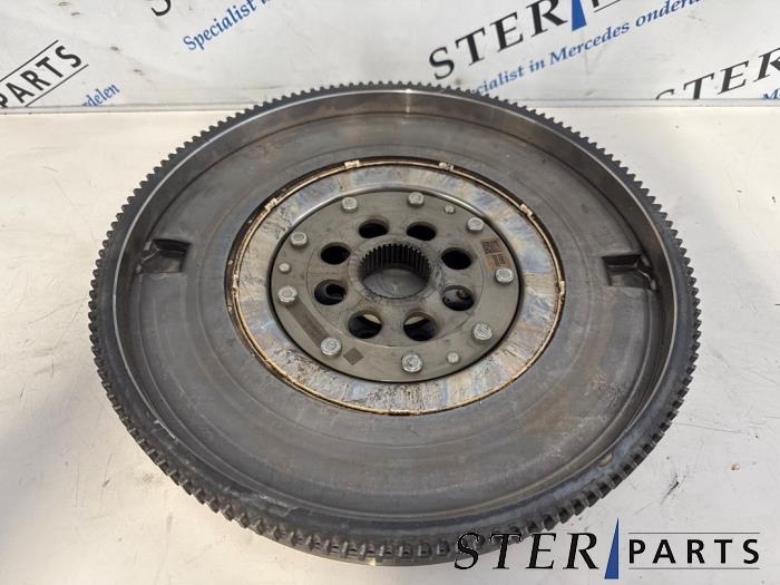 Gebruikte Vliegwiel Mercedes A (177.0) 2.0 A-250 Turbo 16V Prijs € 89,95 Margeregeling aangeboden door Sterparts Mercedes specialist