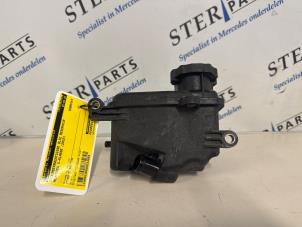 Gebruikte Stuurbekrachtiging Olie Reservoir Mercedes C Estate (S204) 1.8 C-200 CGI 16V Prijs € 19,50 Margeregeling aangeboden door Sterparts Mercedes specialist