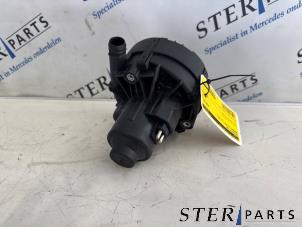 Gebruikte Secundaire Pomp Mercedes C Estate (S204) 1.8 C-200 CGI 16V Prijs € 149,50 Margeregeling aangeboden door Sterparts Mercedes specialist