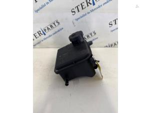 Gebruikte Stuurbekrachtiging Olie Reservoir Mercedes C Estate (S204) 1.8 C-200 CGI 16V Prijs € 19,50 Margeregeling aangeboden door Sterparts Mercedes specialist