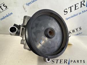 Gebruikte Pomp Servo Mercedes C Estate (S204) 1.8 C-200 CGI 16V Prijs € 94,50 Margeregeling aangeboden door Sterparts Mercedes specialist
