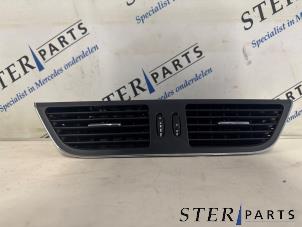 Gebruikte Luchtrooster Dashboard Mercedes CLS (C219) 350 3.5 V6 18V Prijs € 44,95 Margeregeling aangeboden door Sterparts Mercedes specialist