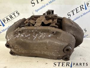 Gebruikte Remklauw (Tang) links-voor Mercedes CLS (C219) 350 3.5 V6 18V Prijs € 44,95 Margeregeling aangeboden door Sterparts Mercedes specialist