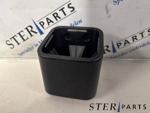 Gebruikte Bekerhouder Mercedes CLS (C219) 280 3.0 V6 24V Prijs € 24,95 Margeregeling aangeboden door Sterparts Mercedes specialist