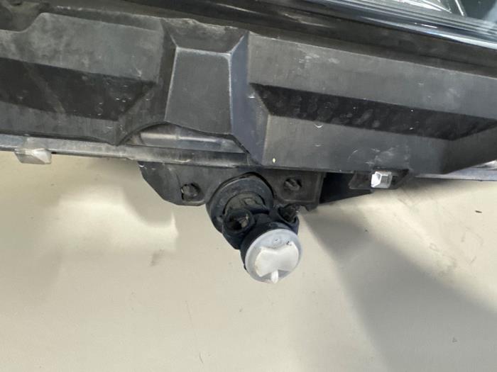 Koplamp rechts van een Mercedes-AMG A-Klasse AMG (W176) 2.0 A-45 AMG Turbo 16V 4-Matic 2013