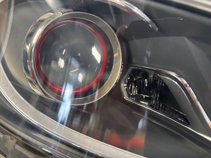 Koplamp rechts van een Mercedes-AMG A-Klasse AMG (W176) 2.0 A-45 AMG Turbo 16V 4-Matic 2013