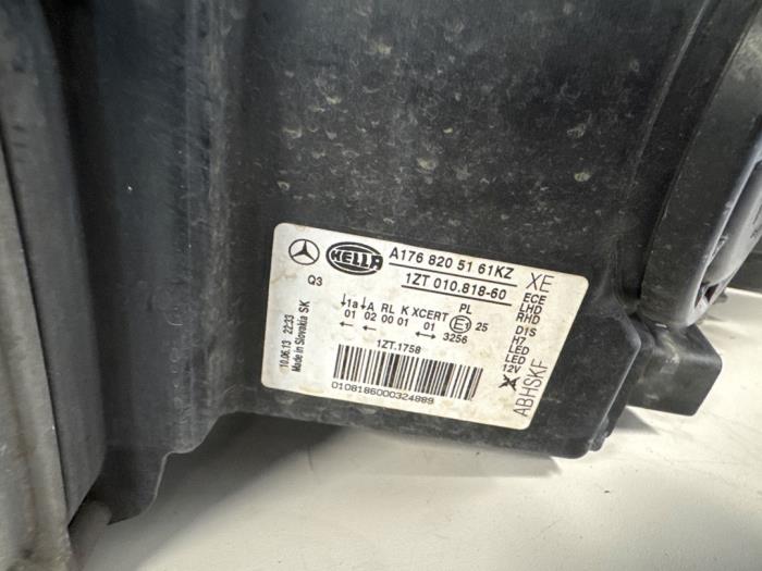 Koplamp rechts van een Mercedes-AMG A-Klasse AMG (W176) 2.0 A-45 AMG Turbo 16V 4-Matic 2013