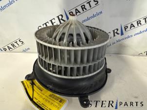 Gebruikte Chaufage Ventilatiemotor Mercedes E Combi (S211) 1.8 E-200 K 16V Prijs € 34,95 Margeregeling aangeboden door Sterparts Mercedes specialist