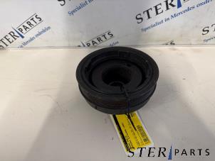 Gebruikte Krukas Poelie Mercedes CLS (C219) 350 3.5 V6 18V Prijs € 44,95 Margeregeling aangeboden door Sterparts Mercedes specialist