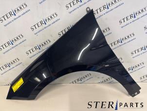 Gebruikte Voorscherm links Mercedes B (W245) 2.0 B-200 16V Turbo Prijs € 74,50 Margeregeling aangeboden door Sterparts Mercedes specialist
