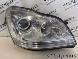 Gebruikte Rechter Koplamp Mercedes ML II (164/4JG) 3.0 ML-280 CDI 4-Matic V6 24V Prijs € 195,00 Margeregeling aangeboden door Sterparts Mercedes specialist