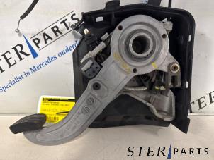 Gebruikte Handrem Mechaniek Mercedes C (W203) 2.2 C-200 CDI 16V Prijs € 35,00 Margeregeling aangeboden door Sterparts Mercedes specialist