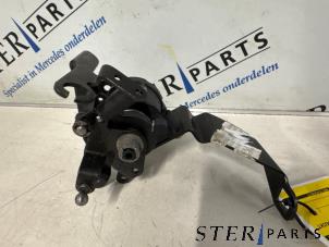 Gebruikte Gaspedaalpositie Sensor Mercedes Sprinter 2t (901/902) 210D Prijs € 124,50 Margeregeling aangeboden door Sterparts Mercedes specialist