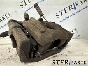 Gebruikte Remklauw (Tang) links-achter Mercedes Vito (639.6) 2.2 111 CDI 16V Prijs € 24,14 Inclusief btw aangeboden door Sterparts Mercedes specialist