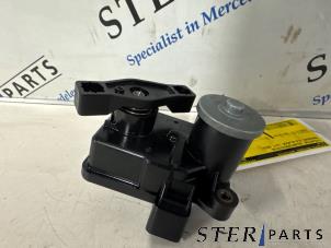 Gebruikte Stelmotor inlaatspruitstuk Mercedes CLS Shooting Brake (X218) 350 CDI BlueEfficiency 3.0 V6 24V Prijs € 44,95 Margeregeling aangeboden door Sterparts Mercedes specialist