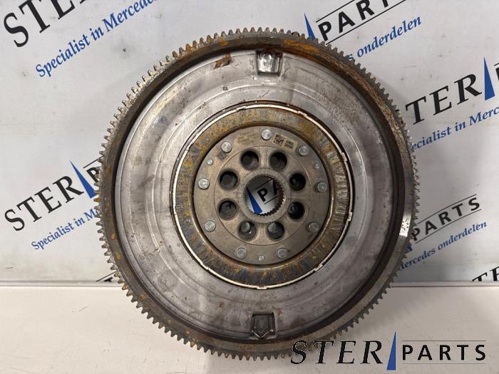 Gebruikte Vliegwiel Mercedes A (177.0) 2.0 A-220 Turbo 16V Prijs € 94,50 Margeregeling aangeboden door Sterparts Mercedes specialist