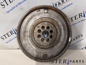 Gebruikte Vliegwiel Mercedes A (177.0) 2.0 A-220 Turbo 16V Prijs € 94,50 Margeregeling aangeboden door Sterparts Mercedes specialist