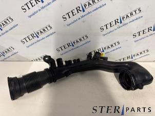 Gebruikte Luchtinlaat slang Mercedes A (177.0) 2.0 A-220 Turbo 16V Prijs € 49,50 Margeregeling aangeboden door Sterparts Mercedes specialist