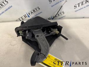 Gebruikte Handrem Mechaniek Mercedes C (W203) 2.2 C-200 CDI 16V Prijs € 35,00 Margeregeling aangeboden door Sterparts Mercedes specialist