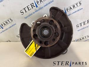 Gebruikte Fusee links-achter Mercedes SLK (R172) 2.1 250 CDI, 250d 16V Prijs € 149,95 Margeregeling aangeboden door Sterparts Mercedes specialist