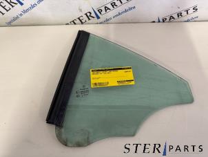 Gebruikte Deurruit 4Deurs links-achter Mercedes SLK (R172) 2.1 250 CDI, 250d 16V Prijs € 49,95 Margeregeling aangeboden door Sterparts Mercedes specialist