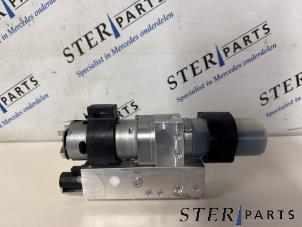 Gebruikte Cabriodak Motor Mercedes SLK (R172) 2.1 250 CDI, 250d 16V Prijs € 199,95 Margeregeling aangeboden door Sterparts Mercedes specialist