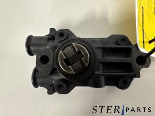 Gebruikte Brandstofpomp Mechanisch Mercedes S (W220) 3.2 S-320 CDI 24V Prijs € 74,50 Margeregeling aangeboden door Sterparts Mercedes specialist