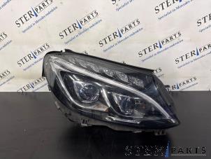 Gebruikte Koplamp rechts Mercedes C Estate (S205) C-350 e 2.0 16V Prijs € 950,00 Margeregeling aangeboden door Sterparts Mercedes specialist